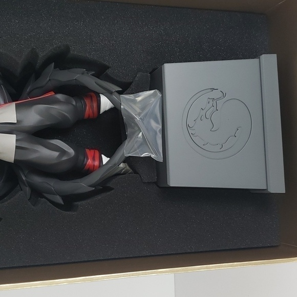 Mortal Kombat Kollector's Edition Figure /Game for X Box series X - Picture 9 of 15